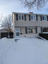 426 Royal St in Regina, SK - Building Photo