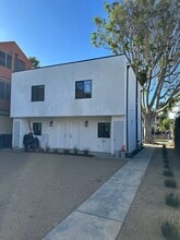 826 Rose Ave, Unit 826 Unit B in Long Beach, CA - Foto de edificio - Building Photo