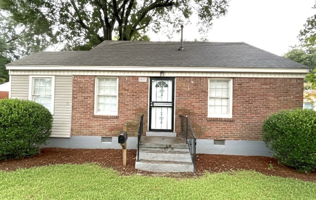 property at 1937 N Graham St