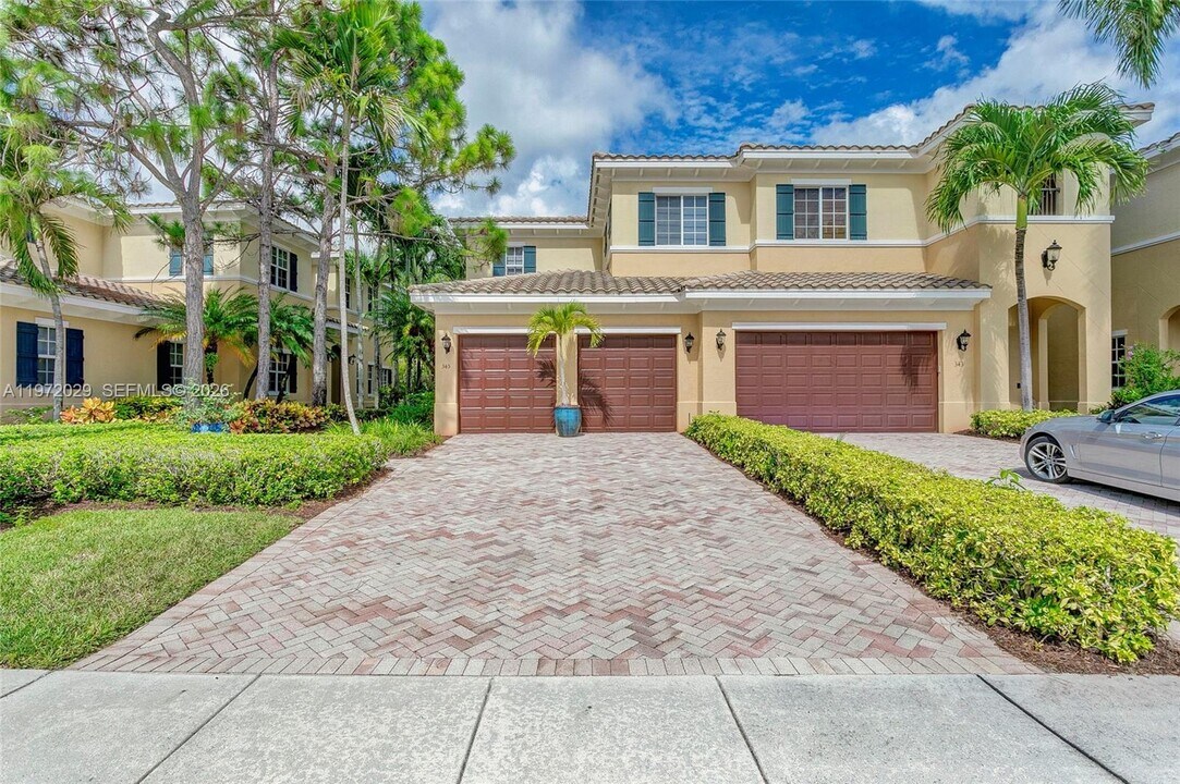 345 Chambord Terrace in Palm Beach Gardens, FL - Building Photo