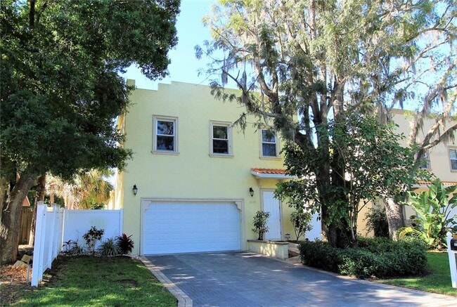 2278 Tami Sola St