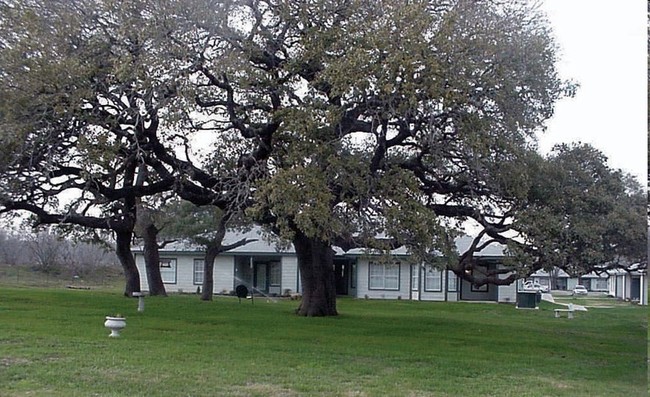 Oaks at Winding Way in Gonzales, TX - Foto de edificio - Building Photo