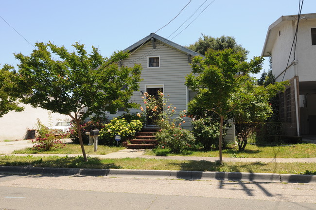 420 Haven St in Martinez, CA - Building Photo - Building Photo