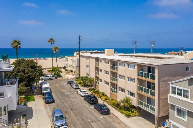 15 15th St in Hermosa Beach, CA - Foto de edificio - Building Photo