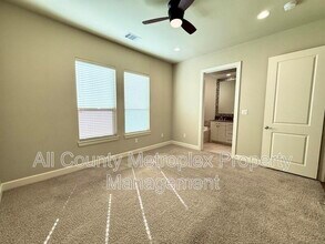7333 Valley View Ln in Dallas, TX - Building Photo - Building Photo