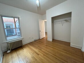 6017 W Irving Park Rd, Unit 2nd Fl in Chicago, IL - Foto de edificio - Building Photo