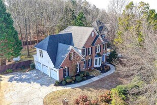 4910 Wimborne Ct in Suwanee, GA - Building Photo