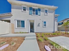 Tricon Winchester in Winchester, CA - Foto de edificio - Building Photo