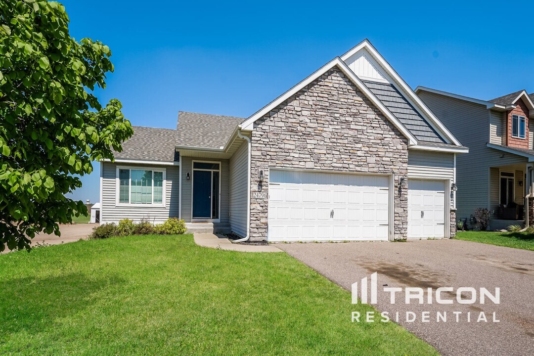 24796 Superior Dr in Rogers, MN - Building Photo