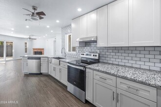 7034 S 42nd St in Phoenix, AZ - Building Photo - Building Photo