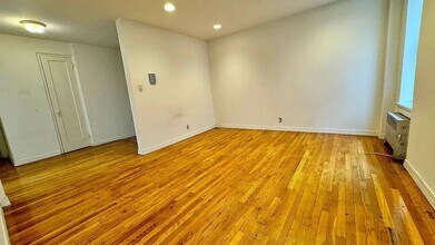161 Stanton St, Unit 4D in New York, NY - Building Photo - Building Photo