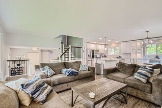 1322 E Thurston Dr in Palatine, IL - Building Photo - Building Photo