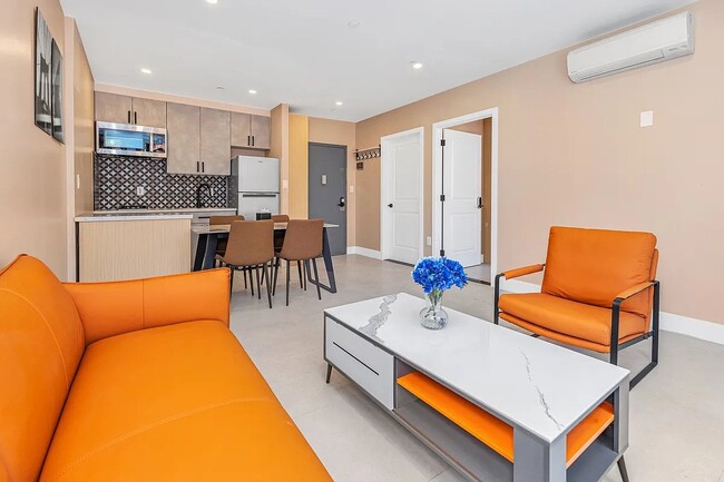 32 Rutgers St, Unit 403 in New York, NY - Building Photo - Building Photo