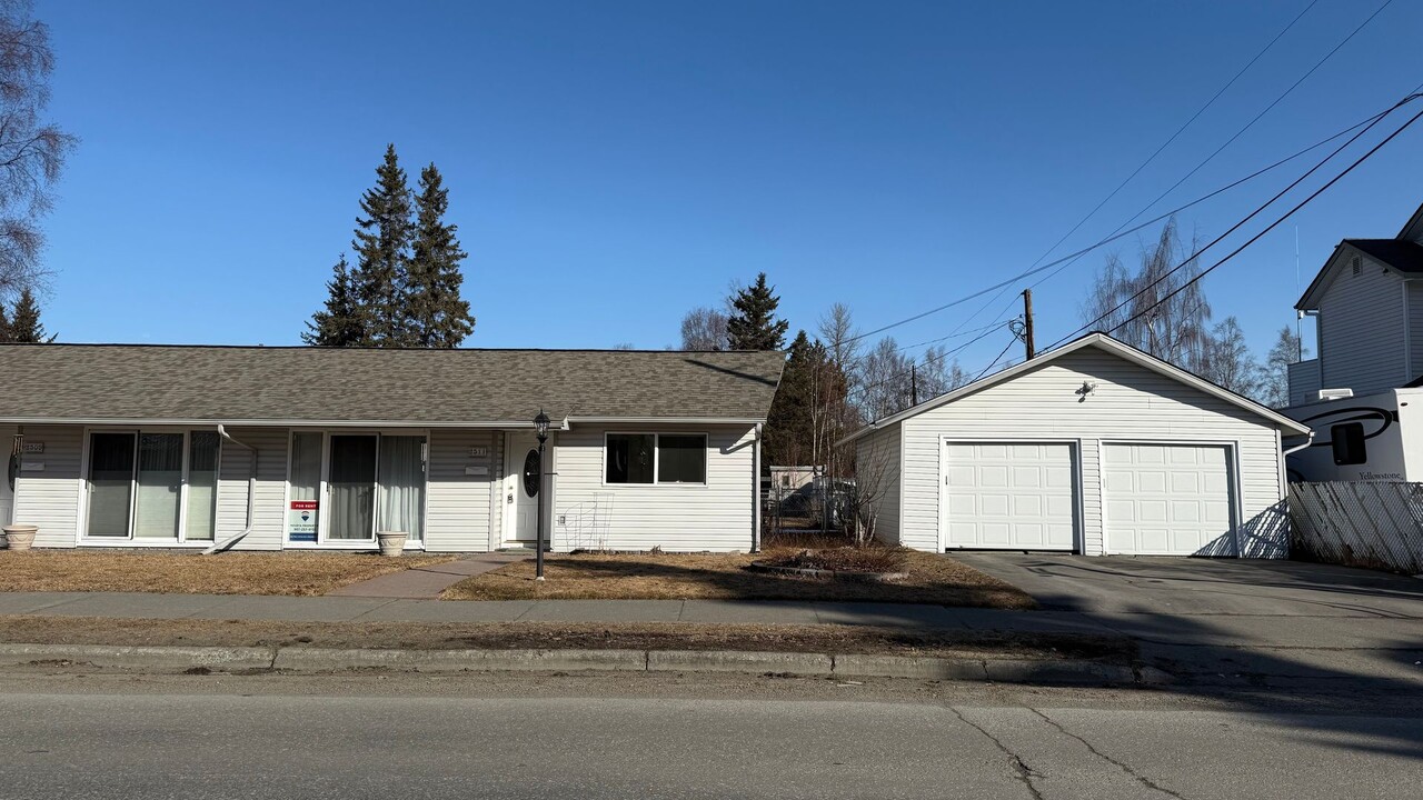 2511 E 20th Ave in Anchorage, AK - Building Photo