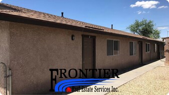 424 W Robertson Rd in Ridgecrest, CA - Building Photo