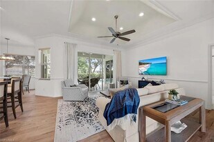 8900 Lely Island Cir in Naples, FL - Building Photo