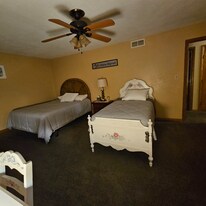 1645 Tanglewood Dr in Akron, OH - Building Photo