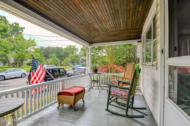83 Cookman Ave in Ocean Grove, NJ - Foto de edificio - Building Photo