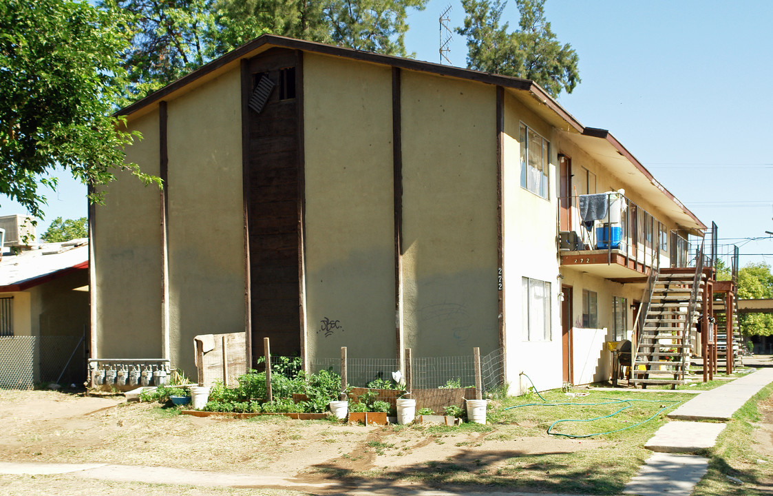 2723 E Washington Ave in Fresno, CA - Building Photo