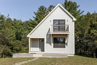 15 Cedar Point Rd in Durham, NH - Foto de edificio - Building Photo