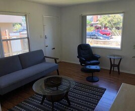 4019 1/2 McLaughlin Ave in Los Angeles, CA - Foto de edificio - Building Photo