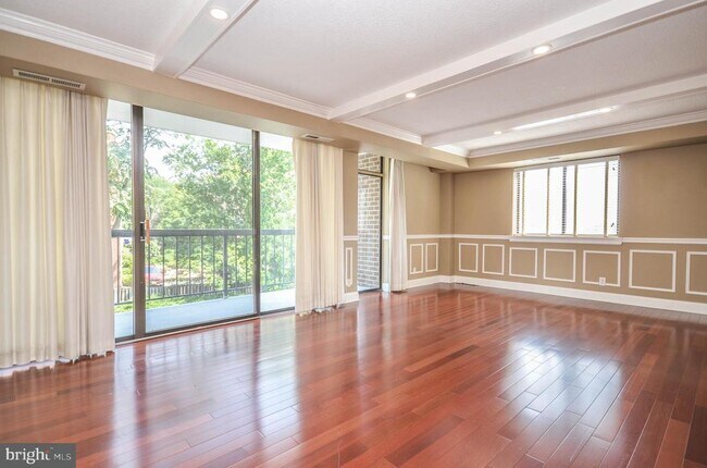 property at 1401 N Rhodes St
