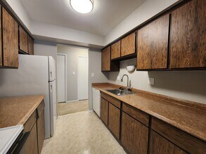 Woodhues Apartments - Ideal Location - Com... in Farmington Hills, MI - Foto de edificio - Building Photo