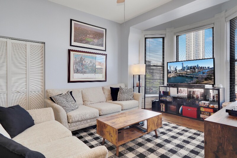 165 W North Ave in Chicago, IL - Building Photo
