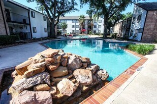 Woodtrail Apartment Homes in Houston, TX - Building Photo