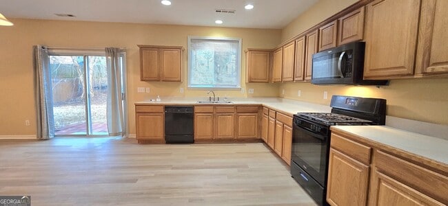 11 Brookview Dr in Newnan, GA - Building Photo - Building Photo