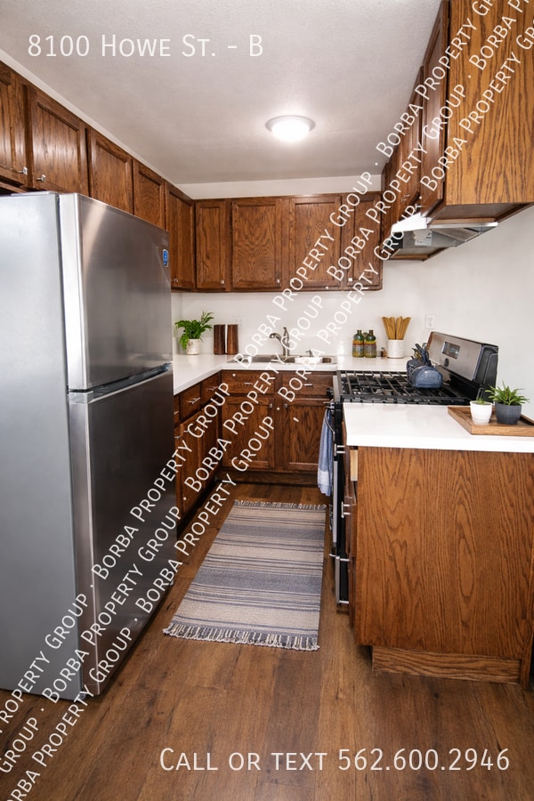 8100 Howe St in Paramount, CA - Building Photo - Building Photo