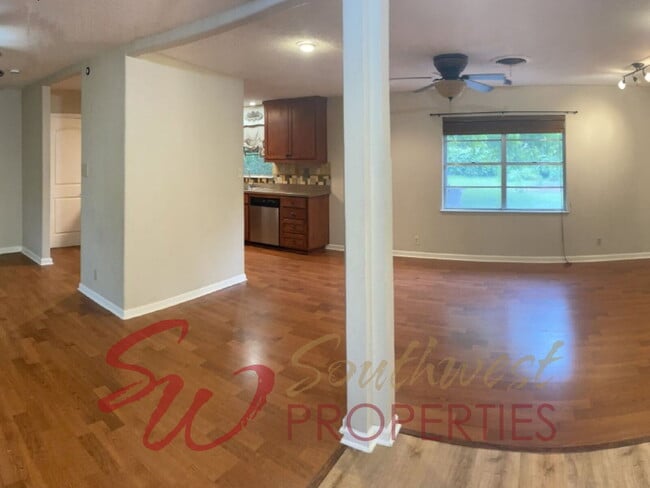 585 N Charlotte Ave in Stephenville, TX - Building Photo - Building Photo