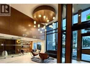 423 6th St in West Vancouver, BC - Building Photo - Building Photo