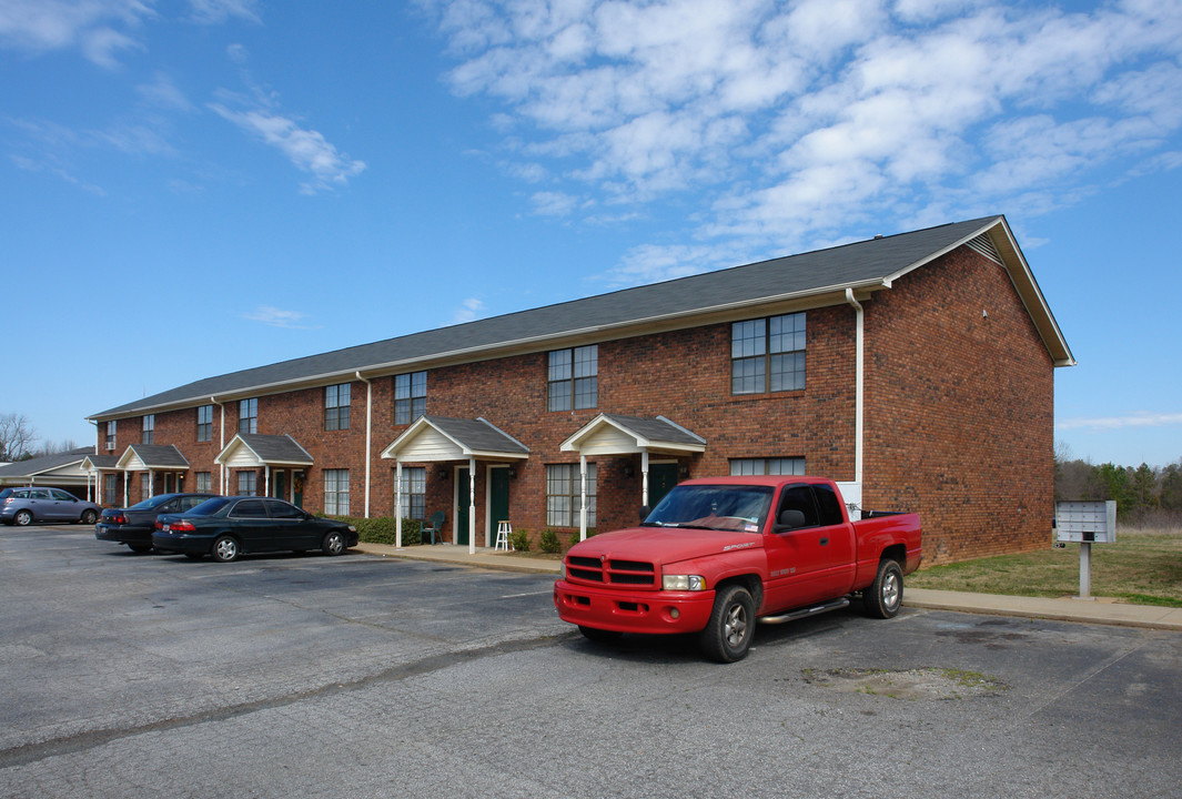 1216 N Main in Fountain Inn, SC - Building Photo