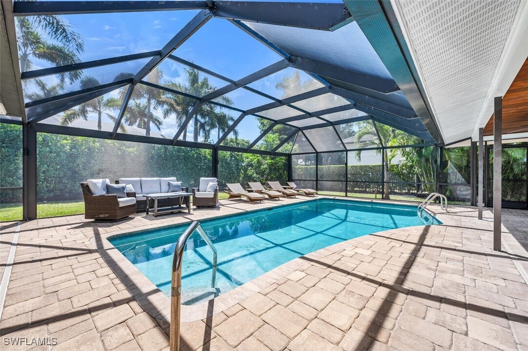 718 Old Trail Dr in Naples, FL - Building Photo