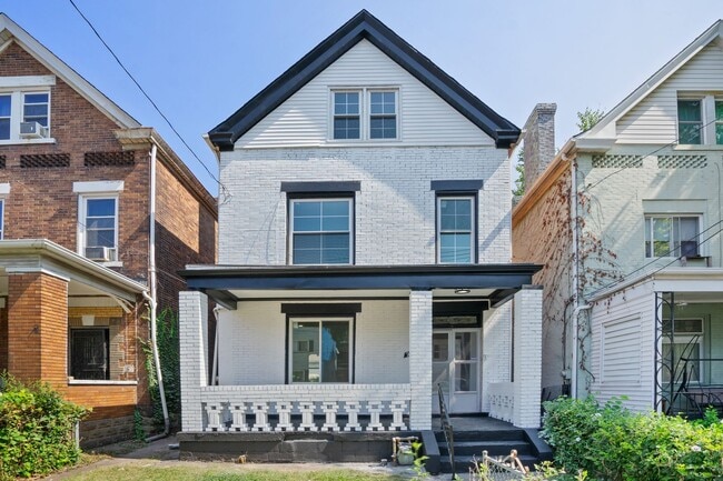 property at 2213 Woodstock Ave