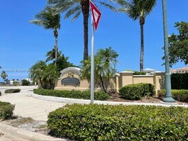19 Harbour Isle Dr W in Fort Pierce, FL - Building Photo