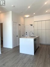 415-415 Sea Ray Ave in Innisfil, ON - Building Photo - Building Photo