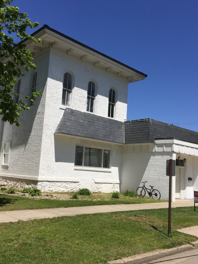 Overmyer Apartment Building in Rochester, IN - Building Photo - Building Photo