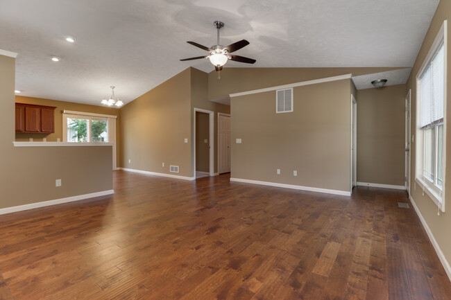 98 W Cypress St in Normal, IL - Building Photo - Building Photo