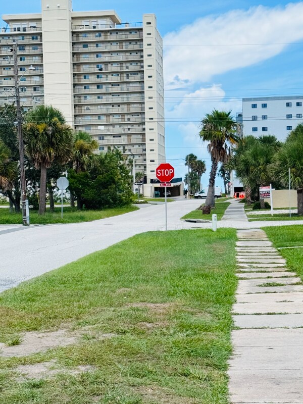 202 Bosarvey Dr in Ormond Beach, FL - Building Photo - Building Photo