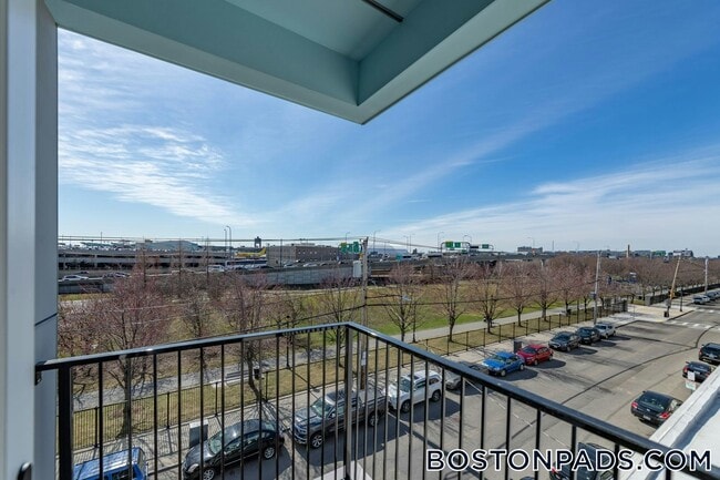 340 Bremen St in Boston, MA - Building Photo - Building Photo