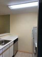 2901 MacArthur Blvd, Unit 303 in Oakland, CA - Foto de edificio - Building Photo
