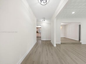 17223 SW 87th Ave in Palmetto Bay, FL - Building Photo - Building Photo