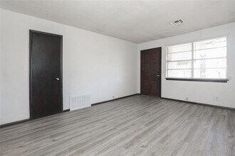 24 SW 54th St in Oklahoma City, OK - Building Photo - Building Photo