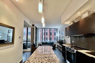 8 Charlotte St in Toronto, ON - Building Photo - Building Photo