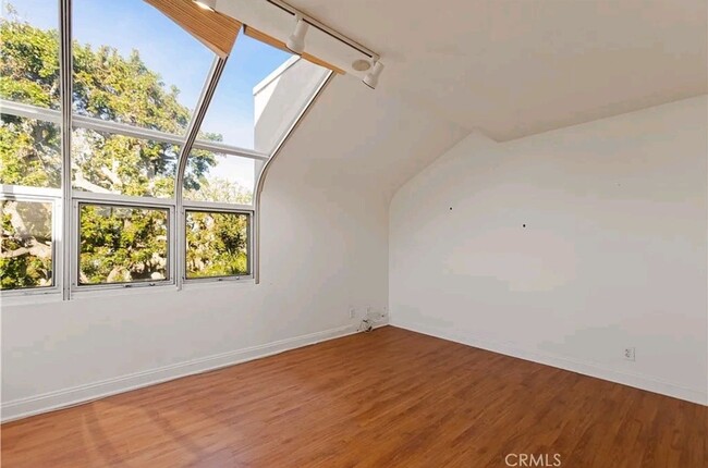 16061 Surprise Ln in Huntington Beach, CA - Building Photo - Building Photo