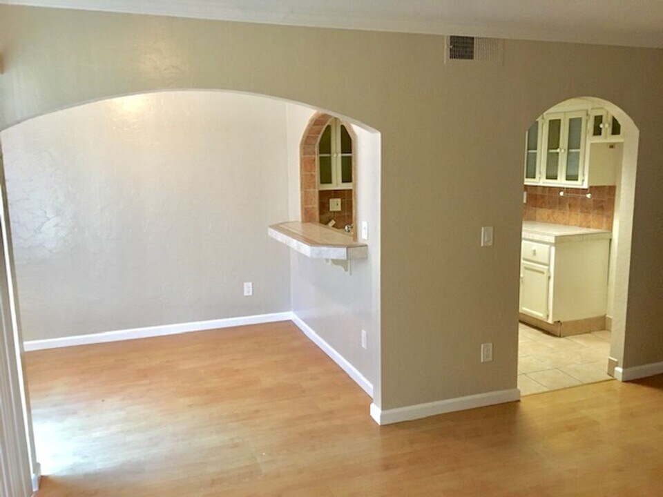 27 Las Moradas Cir in San Pablo, CA - Building Photo
