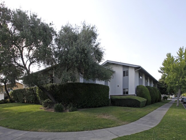 Ontario Arms Apartments in Sunnyvale, CA - Building Photo - Building Photo