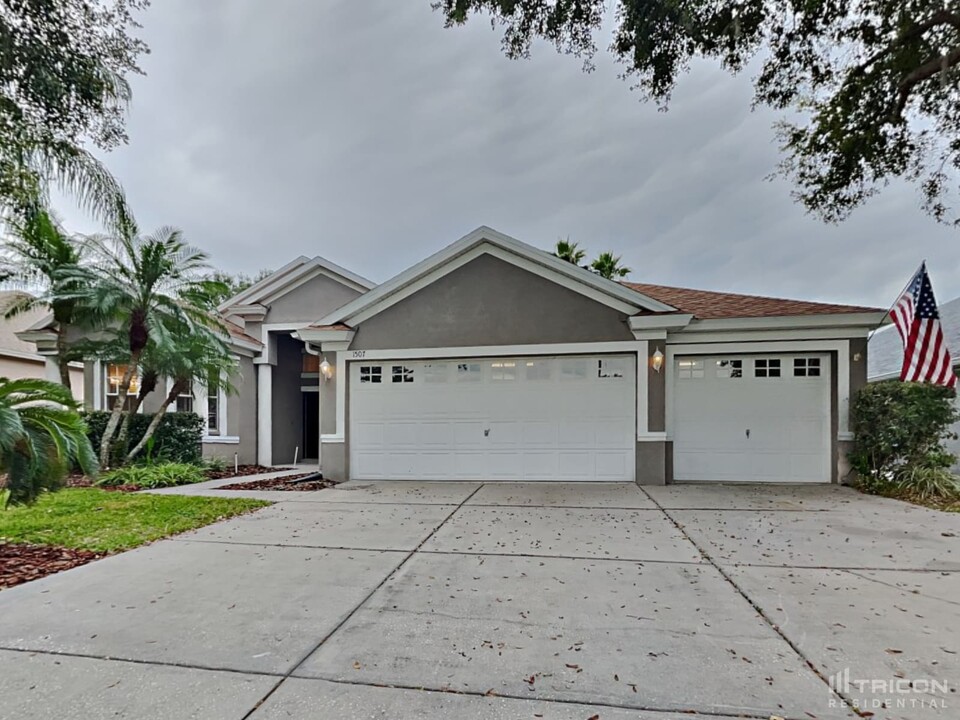 1507 Yardley Dr in Wesley Chapel, FL - Building Photo